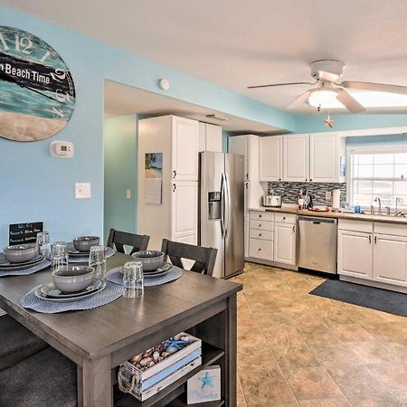 Surfside Beach Gem With Deck - 1 Block To Shore! Freeport Luaran gambar