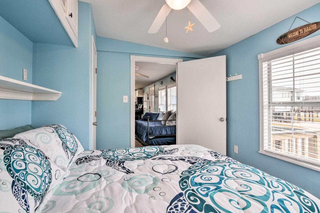 Surfside Beach Gem With Deck - 1 Block To Shore! Freeport Luaran gambar