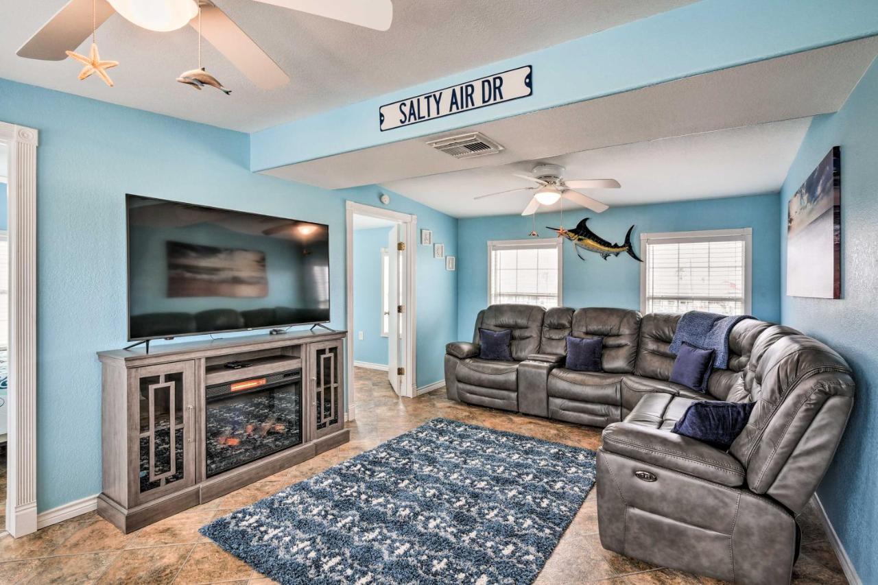 Surfside Beach Gem With Deck - 1 Block To Shore! Freeport Luaran gambar